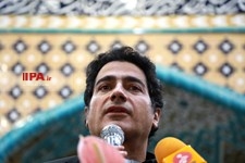   اقامه نماز بر پیکر  محمدرضا شجریان