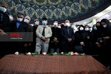   اقامه نماز بر پیکر  محمدرضا شجریان