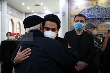   اقامه نماز بر پیکر  محمدرضا شجریان