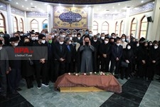  اقامه نماز بر پیکر  محمدرضا شجریان