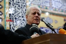   اقامه نماز بر پیکر  محمدرضا شجریان