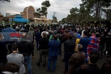   دوستداران استاد محمد رضا شجریان در بهشت زهرا