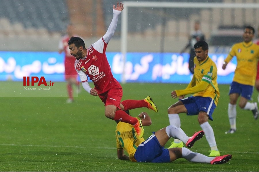   دیدار تیم های فوتبال پرسپولیس و نفت آبادان