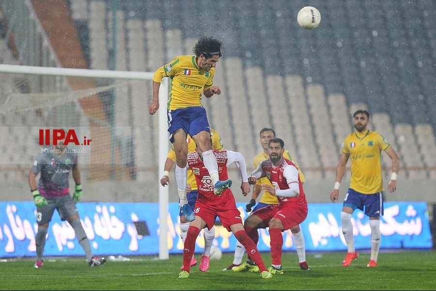  دیدار تیم های فوتبال پرسپولیس و نفت آبادان