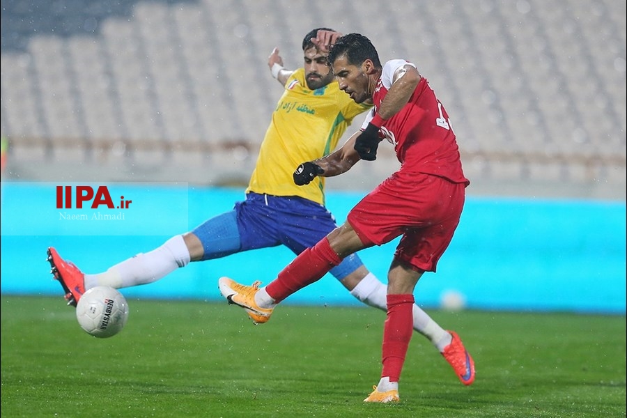   دیدار تیم های فوتبال پرسپولیس و نفت آبادان