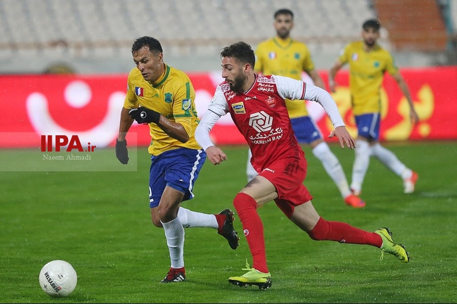   دیدار تیم های فوتبال پرسپولیس و نفت آبادان