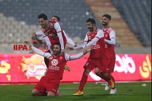 دیدار تیم های فوتبال پرسپولیس و نفت آبادان