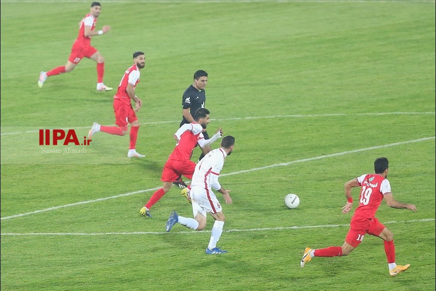   دیدار تیم های فوتبال پرسپولیس و شهر خودرو