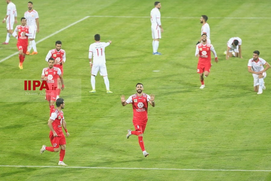   دیدار تیم های فوتبال پرسپولیس و شهر خودرو