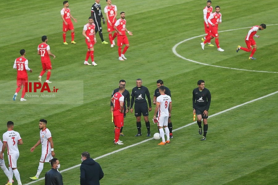  دیدار تیم های فوتبال پرسپولیس و شهر خودرو