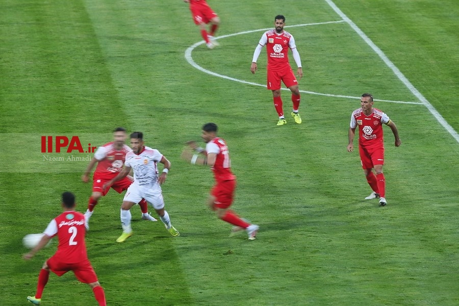   دیدار تیم های فوتبال پرسپولیس و شهر خودرو