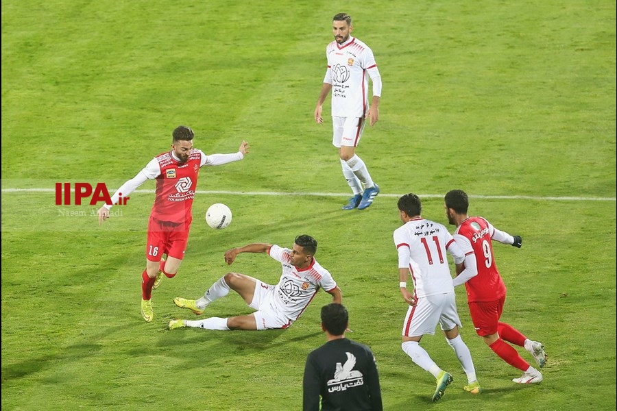   دیدار تیم های فوتبال پرسپولیس و شهر خودرو