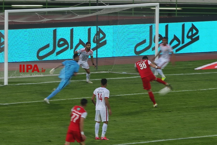   دیدار تیم های فوتبال پرسپولیس و شهر خودرو