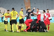   دیدار تیم های فوتبال پرسپولیس و سپاهان