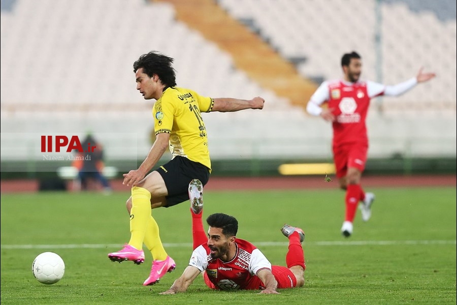   دیدار تیم های فوتبال پرسپولیس و سپاهان