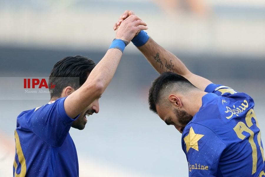   دیدار تیم های فوتبال استقلال و پرسپولیس