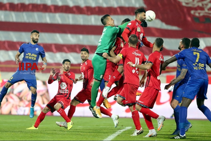   دیدار تیم های فوتبال استقلال و پرسپولیس