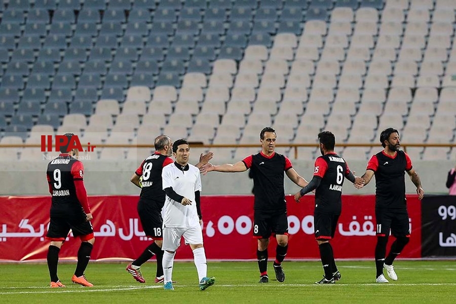   دیدار دوستانه تیم فوتبال ستارگان 98 با منتخب سرخابی ها