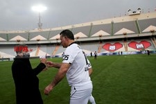   دیدار دوستانه تیم فوتبال ستارگان 98 با منتخب سرخابی ها