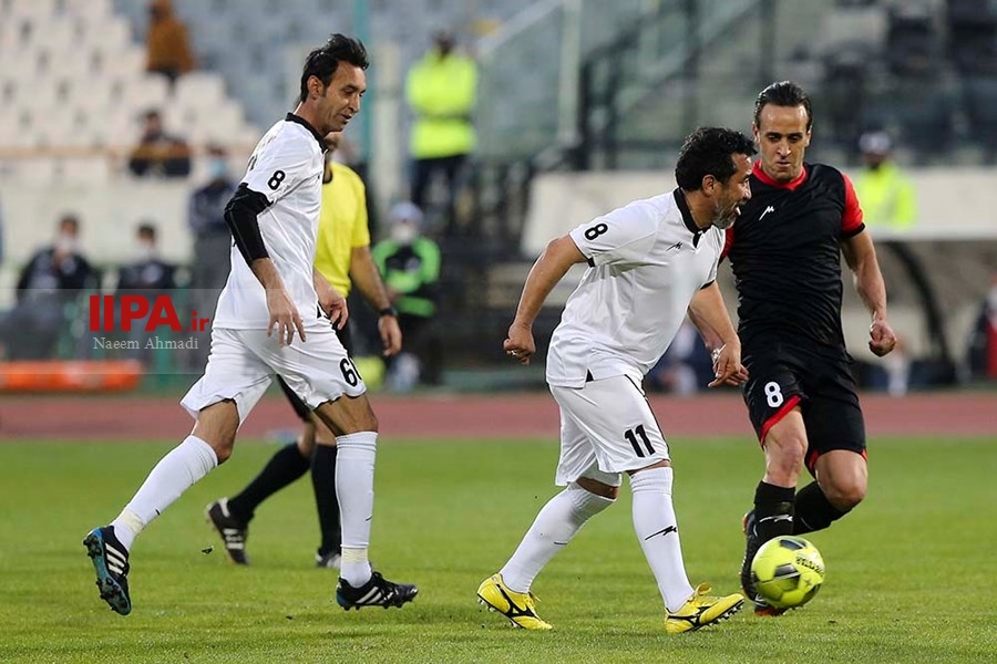  دیدار دوستانه تیم فوتبال ستارگان 98 با منتخب سرخابی ها