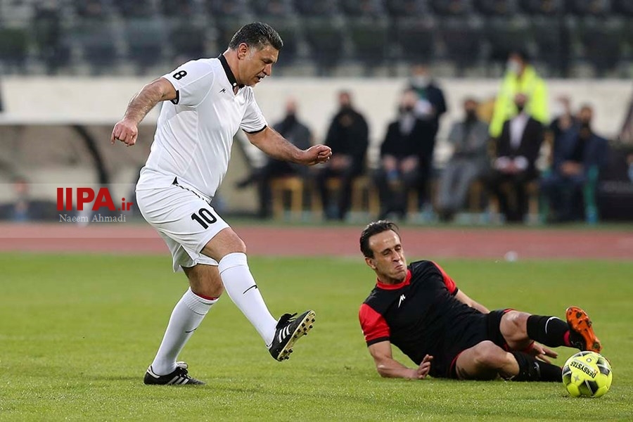   دیدار دوستانه تیم فوتبال ستارگان 98 با منتخب سرخابی ها
