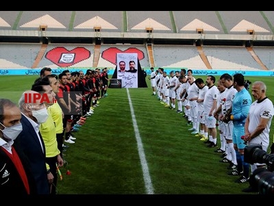 دیدار دوستانه تیم فوتبال ستارگان 98 با منتخب سرخابی ها