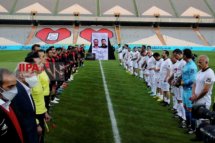   دیدار دوستانه تیم فوتبال ستارگان 98 با منتخب سرخابی ها