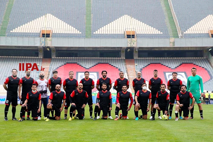   دیدار دوستانه تیم فوتبال ستارگان 98 با منتخب سرخابی ها