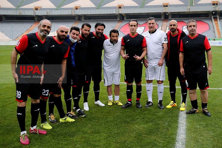   دیدار دوستانه تیم فوتبال ستارگان 98 با منتخب سرخابی ها