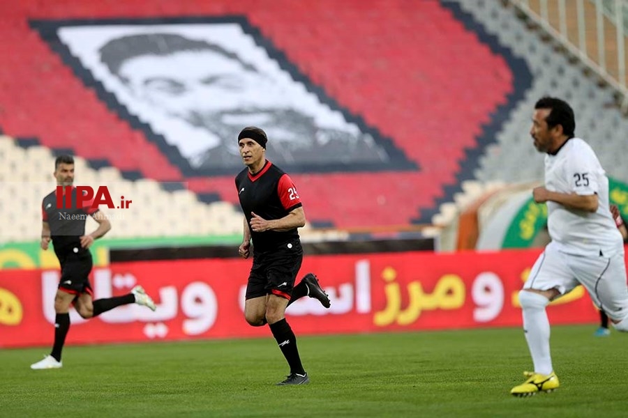   دیدار دوستانه تیم فوتبال ستارگان 98 با منتخب سرخابی ها