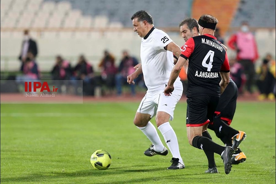   دیدار دوستانه تیم فوتبال ستارگان 98 با منتخب سرخابی ها