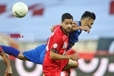   دیدار تیم های فوتبال پرسپولیس و استقلال تهران