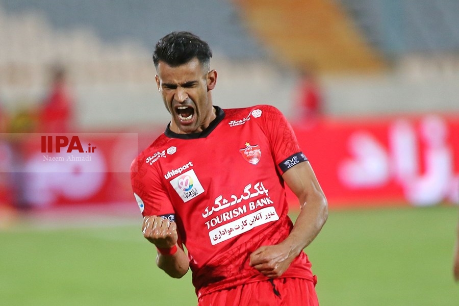   دیدار تیم های فوتبال پرسپولیس و استقلال تهران