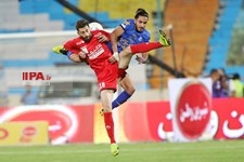   دیدار تیم های فوتبال پرسپولیس و استقلال تهران