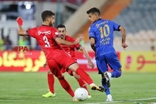   دیدار تیم های فوتبال پرسپولیس و استقلال تهران