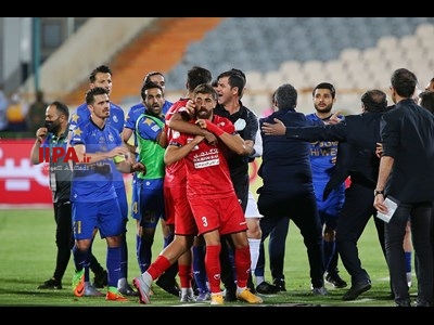 دیدار تیم های فوتبال پرسپولیس و استقلال تهران