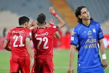   دیدار تیم های فوتبال پرسپولیس و استقلال تهران