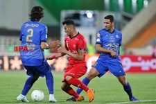   دیدار تیم های فوتبال پرسپولیس و استقلال تهران