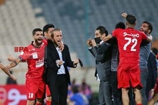   دیدار تیم های فوتبال پرسپولیس و استقلال تهران