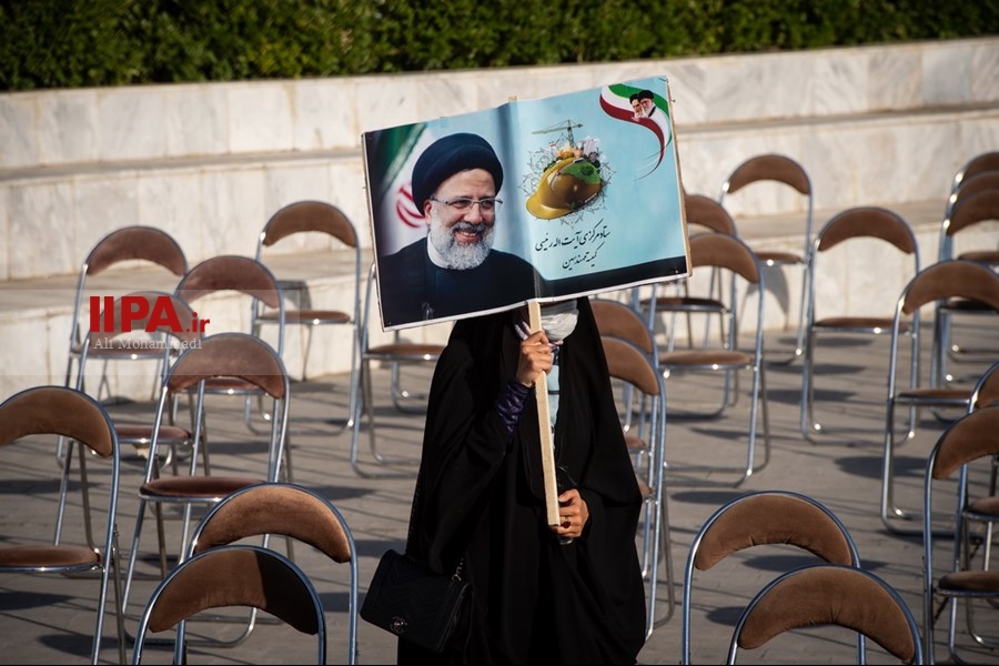   اجتماع حامیان رئیسی در میدان هفت تیر تهران