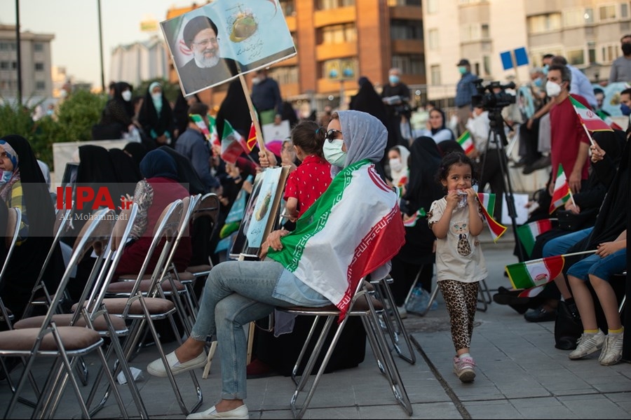   اجتماع حامیان رئیسی در میدان هفت تیر تهران