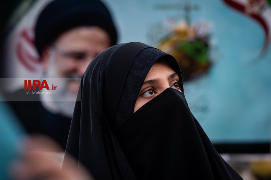   اجتماع حامیان رئیسی در میدان هفت تیر تهران