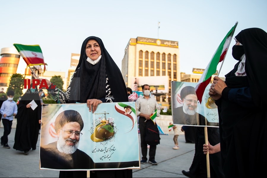   اجتماع حامیان رئیسی در میدان هفت تیر تهران