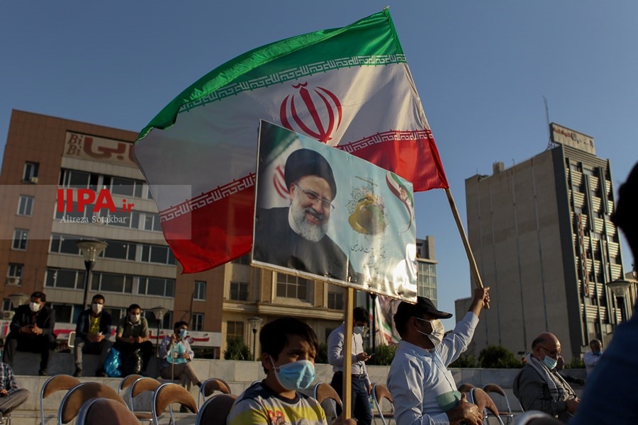  اجتماع حامیان رئیسی در میدان هفت تیر تهران