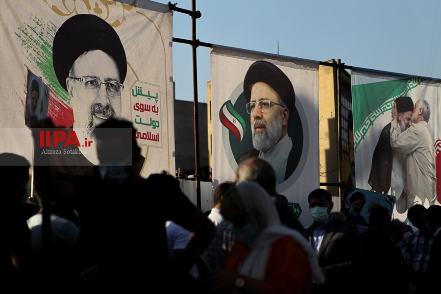   اجتماع حامیان رئیسی در میدان هفت تیر تهران