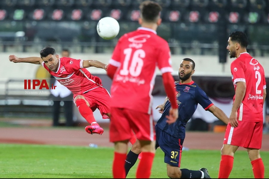   دیدار تیم های فوتبال پرسپولیس و نساجی مازندران