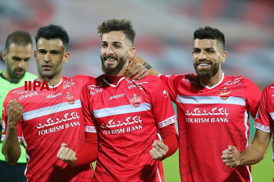   دیدار تیم های فوتبال پرسپولیس و نساجی مازندران
