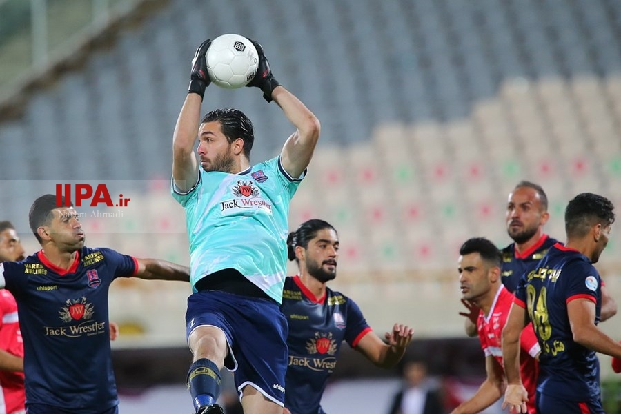   دیدار تیم های فوتبال پرسپولیس و نساجی مازندران