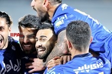   دیدار تیم‌های استقلال تهران و تراکتور