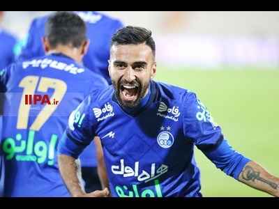 دیدار تیم‌های استقلال تهران و تراکتور